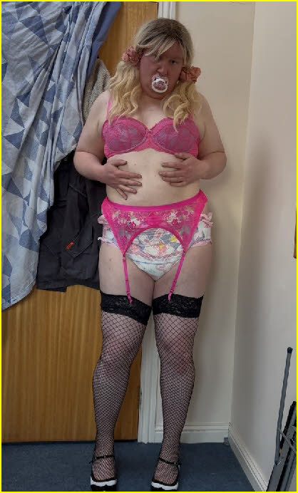 Scottish cross-dresser Erin transforms into a dummy-sucking, diaper-wearing girl Scottish cross-dresser Erin transforms into a dummy-sucking, diaper-wearing girl